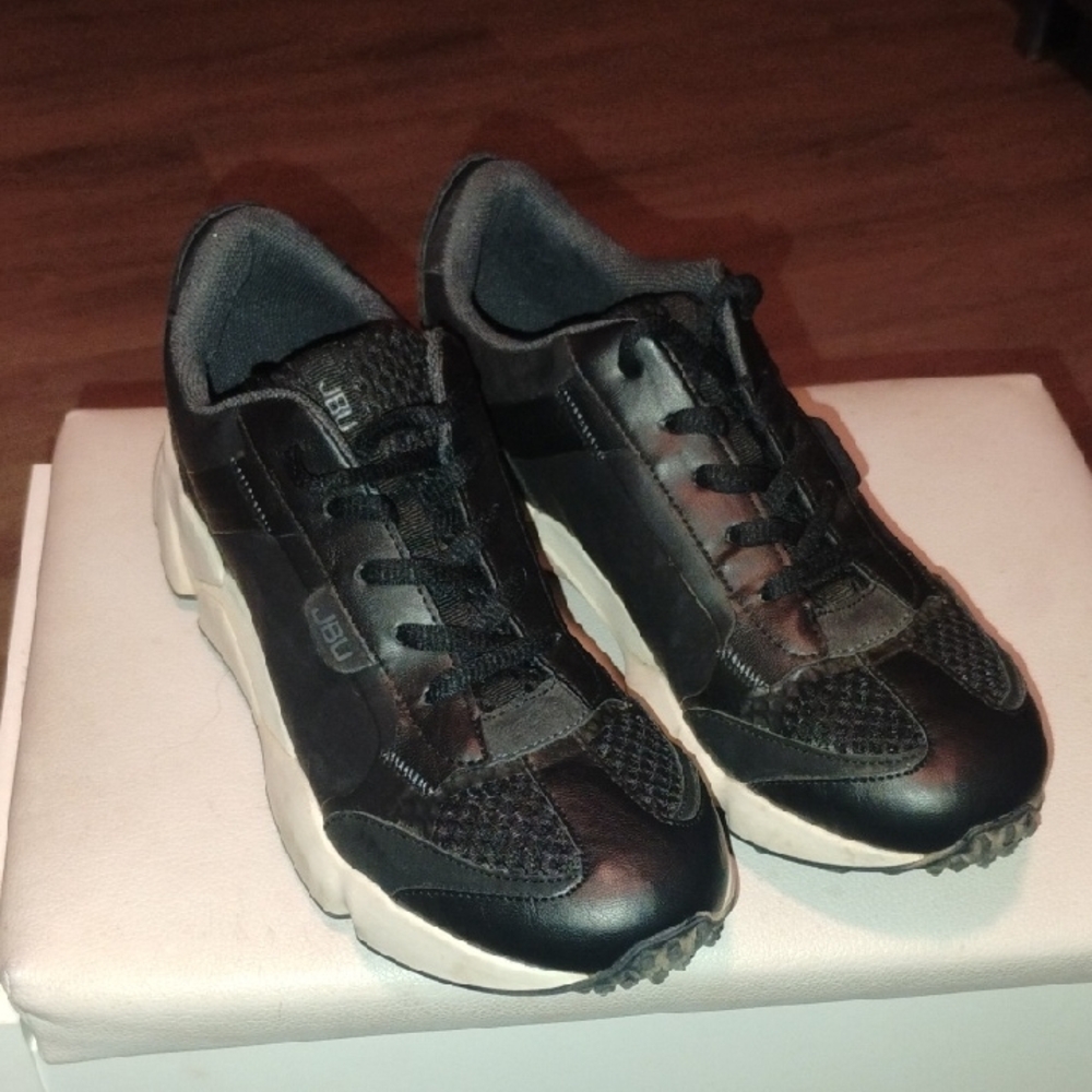 Jbu Women's Black and White Casual Sneakers